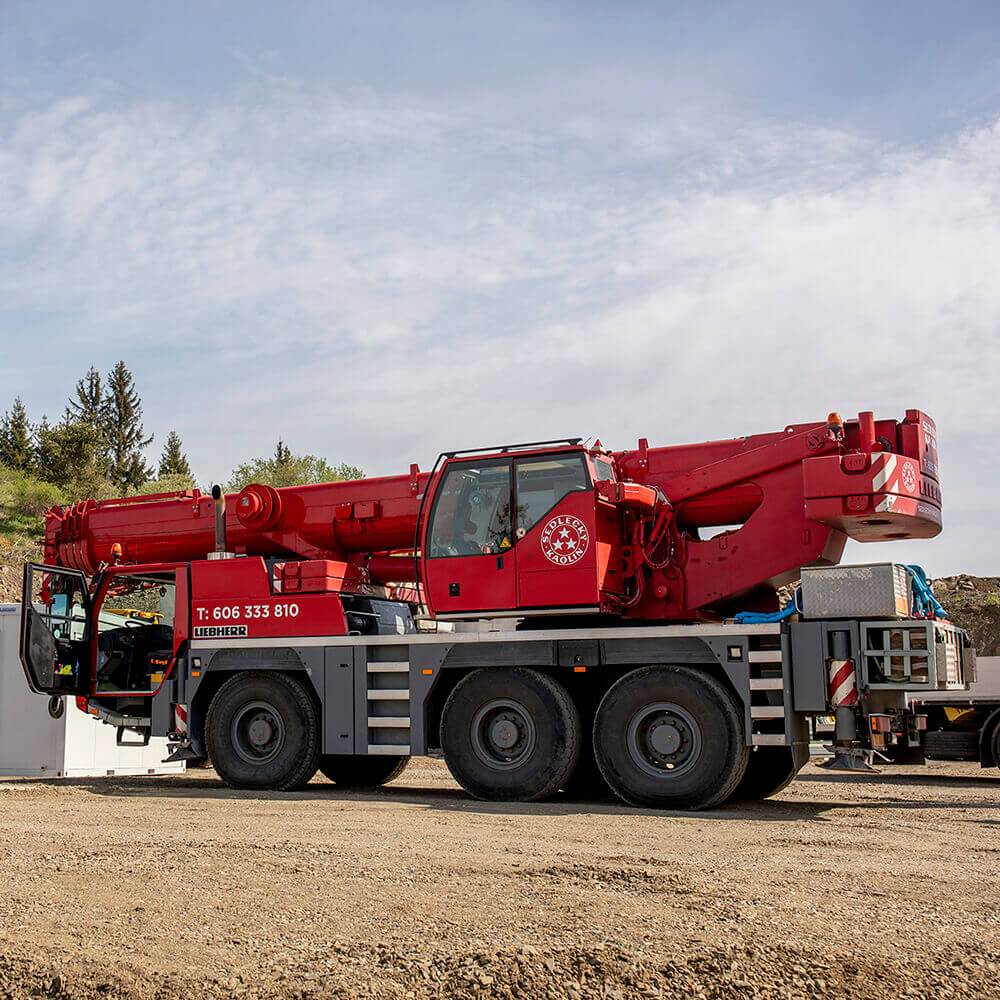 Autojeřáb Liebherr LTM 1055 k pronájmu v půjčovně SK Rental.